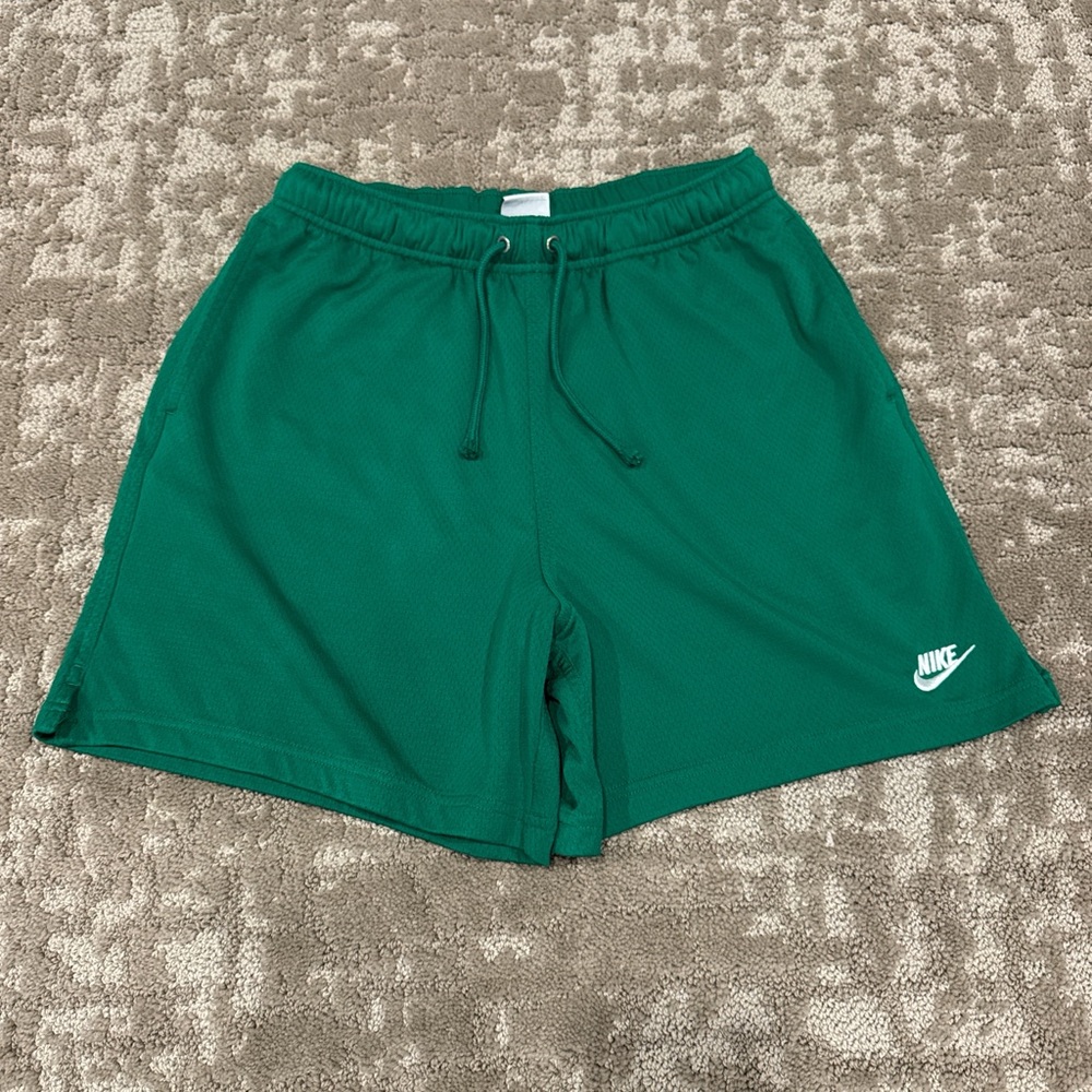 Nike Men's Club Mesh  Kelly Green Shorts Size Small